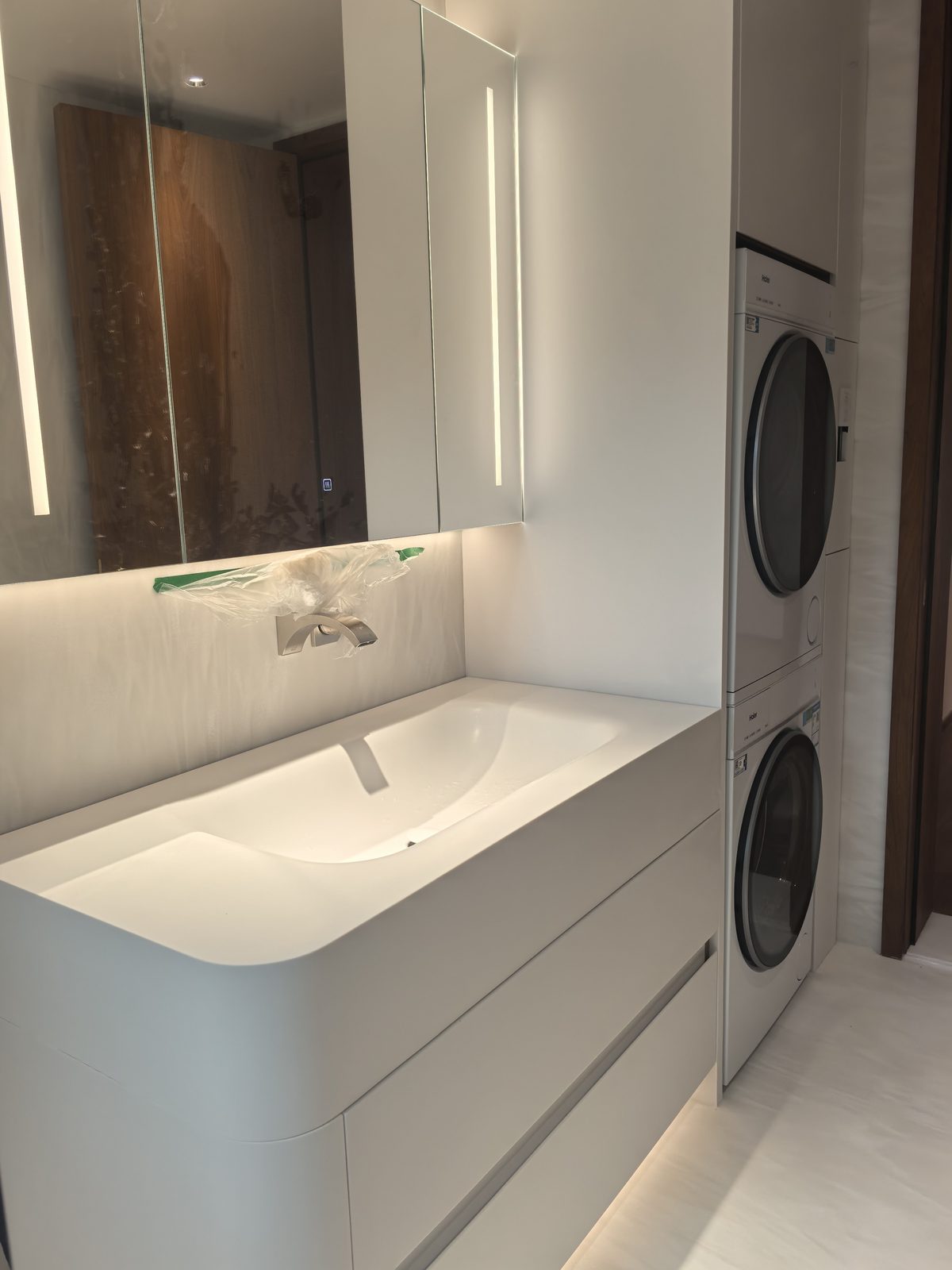 CASAWAVE Corian solid surface vanity with seamless sink-to-top transition in a Singapore bathroom renovation