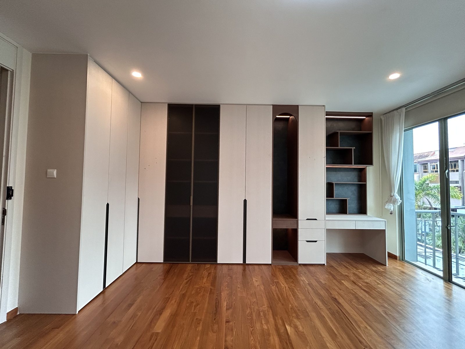 CASAWAVE completed walk-in wardrobe and storage system in a renovated Singapore flat